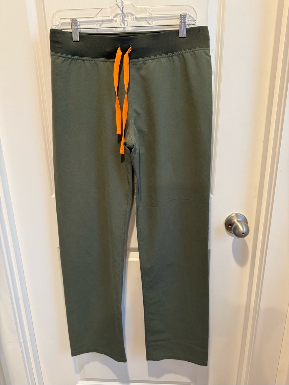 Figs Women’s Olive Scrub Pants with Orange Drawstring Size Small